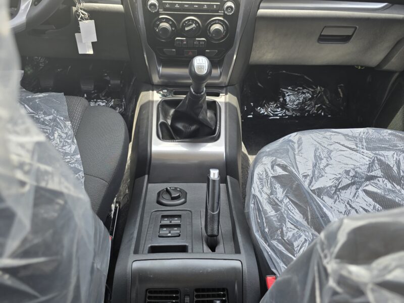 2025 Mahindra S6 Pickup 4x4 DC MT 2.2L 4 Cylinder Engine Diesel White Black