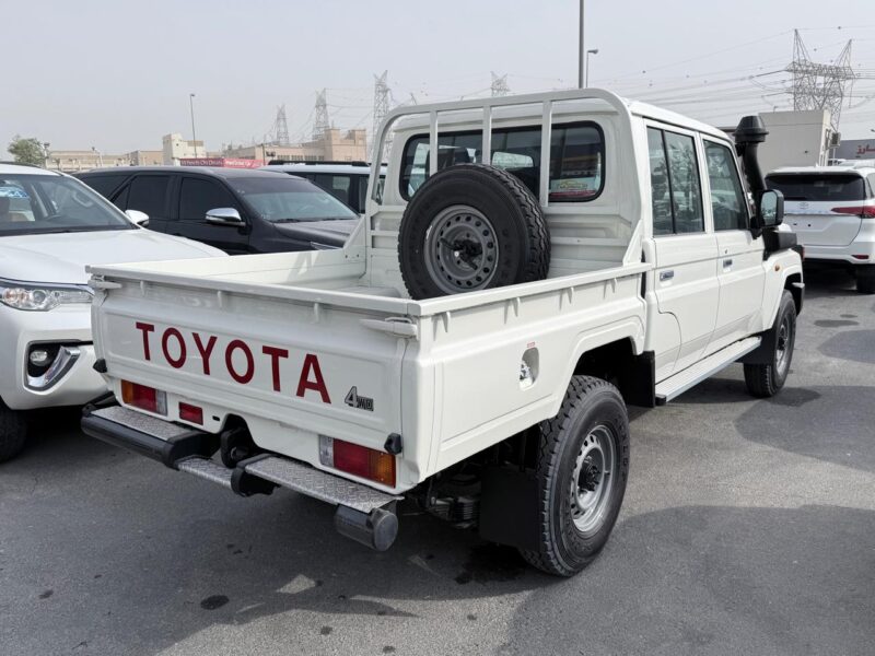 2025 Toyota Landcruiser Pickup 2.8L 4-Cylinder Turbo Diesel MT GCC White Beige SUV