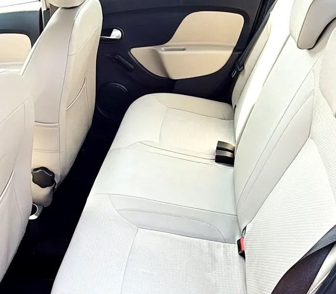 2020 Renault Symbol LE 4 Cylinder Petrol Engine Brown Beige Sedan GCC Specs