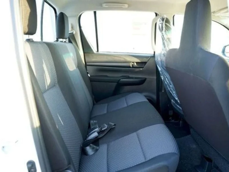 2026 TOYOTA HILUX 2.4L 4 Cylinder DIESEL DOUBLE CABIN 4WD M/T White Black