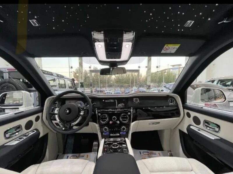 2024 Rolls Royce Cullinan 6.8-liter twin-turbocharged V12 White SUV