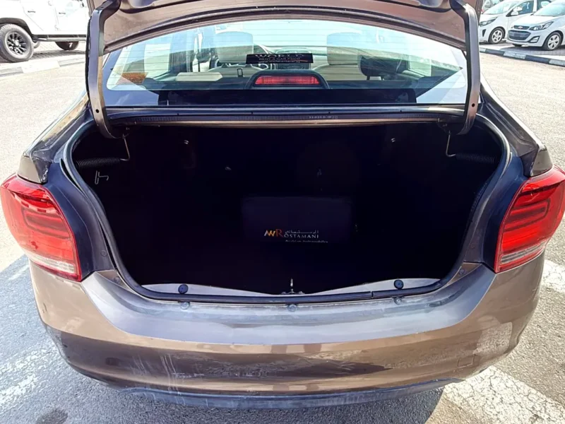 2020 Renault Symbol LE 4 Cylinder Petrol Engine Brown Beige Sedan GCC Specs