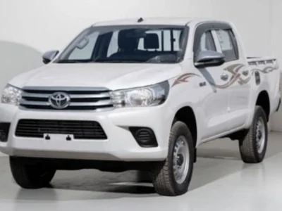 2026 TOYOTA HILUX 2.4L 4 Cylinder DIESEL DOUBLE CABIN 4WD M/T White Black