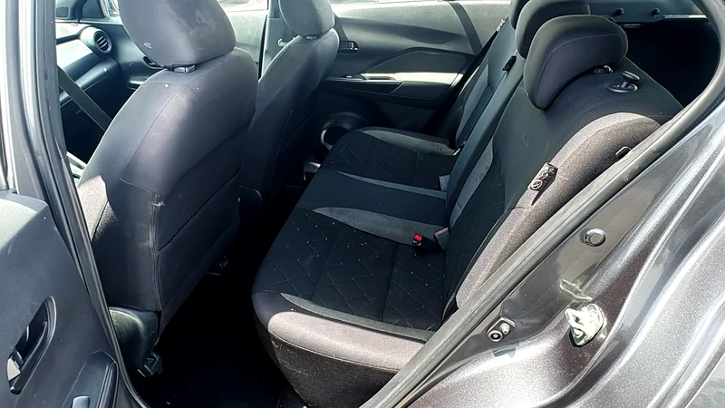 2020 Nissan Kicks Other 4 Cylinder Petrol Engine Grey Black SUV GCC Specs