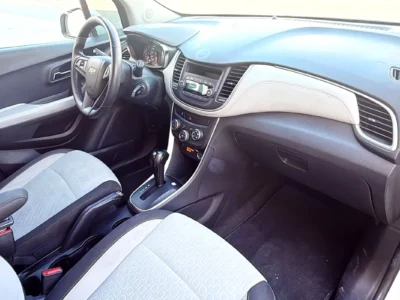 2020 Chevrolet Trax LS 4 Cylinder Petrol Engine White Grey SUV GCC Specs