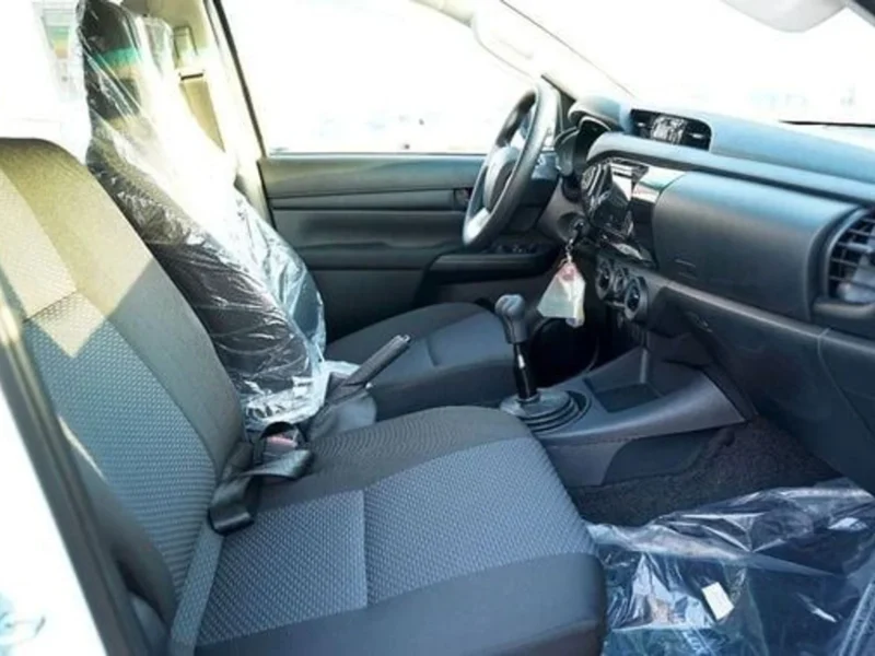 2026 TOYOTA HILUX 2.4L 4 Cylinder DIESEL DOUBLE CABIN 4WD M/T White Black