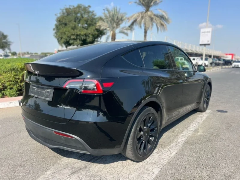 2023 Tesla Model Y Electric Vehicle Black White SUV GCC Specs 4WD