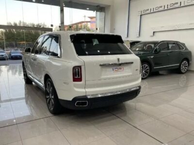 2024 Rolls Royce Cullinan 6.8-liter twin-turbocharged V12 White SUV