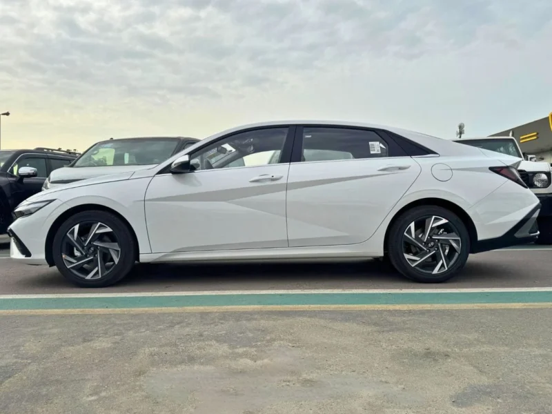 2025 Hyundai Elantra ELITE 1.5L 4 Cylinder PETROL Engine White Black Sedan
