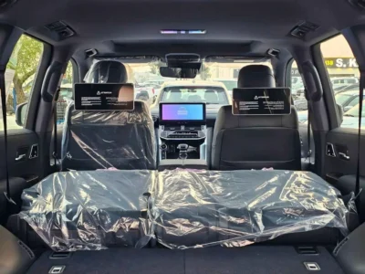 2026 Toyota Land Cruiser VX 4.0L PETROL V6 White Black SUV GCC Specs