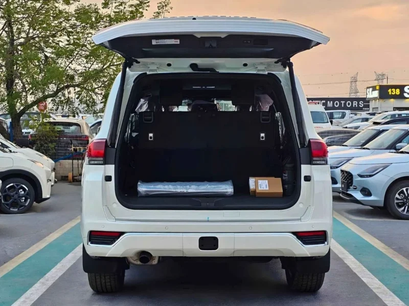 2026 Toyota Land Cruiser VX 4.0L PETROL V6 White Black SUV GCC Specs