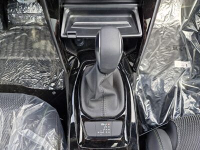 2025 Peugeot 2008 Active GCC 1.2L 4 Cylinder Engine CUV FWD White Black SUV