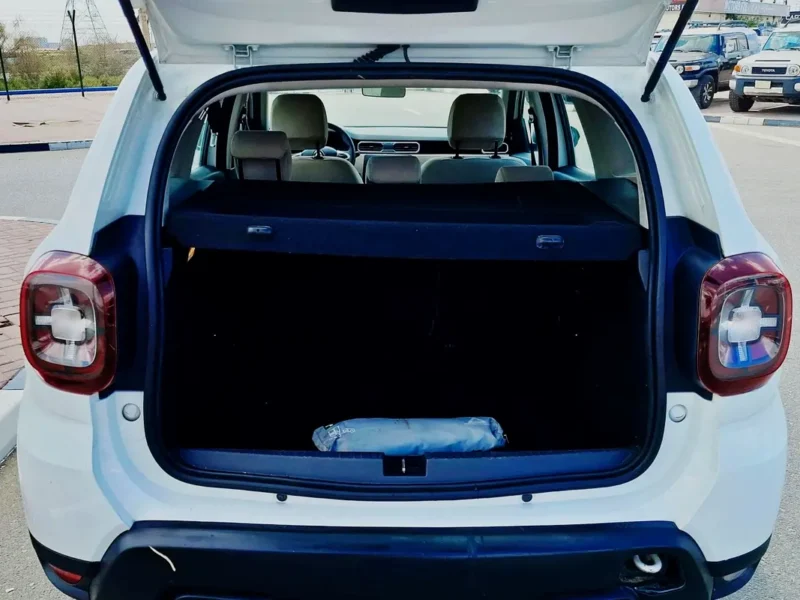 2019 Renault Duster SE 4 Cylinder Petrol Engine White Beige SUV GCC Specs