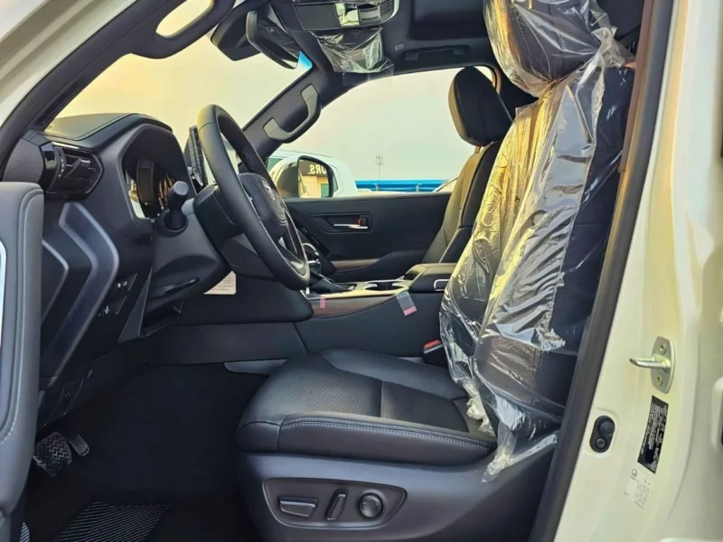 2026 Toyota Land Cruiser VX 4.0L PETROL V6 White Black SUV GCC Specs