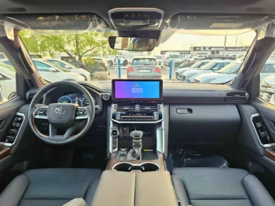 2026 Toyota Land Cruiser VX 4.0L PETROL V6 White Black SUV GCC Specs