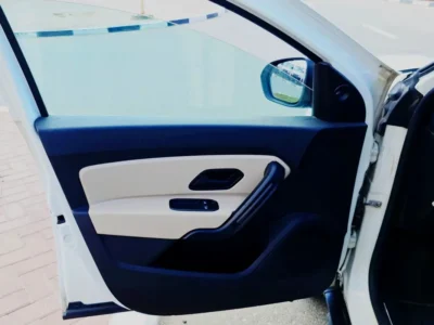 2019 Renault Duster SE 4 Cylinder Petrol Engine White Beige SUV GCC Specs