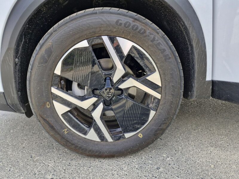 2025 Peugeot 2008 Active GCC 1.2L 4 Cylinder Engine CUV FWD White Black SUV