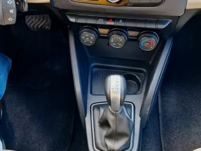 2019 Renault Duster SE 4 Cylinder Petrol Engine White Beige SUV GCC Specs