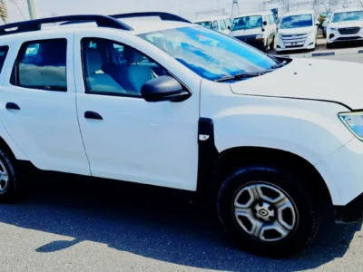 2019 Renault Duster SE 4 Cylinder Petrol Engine White Beige SUV GCC Specs