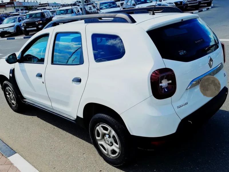 2019 Renault Duster SE 4 Cylinder Petrol Engine White Beige SUV GCC Specs
