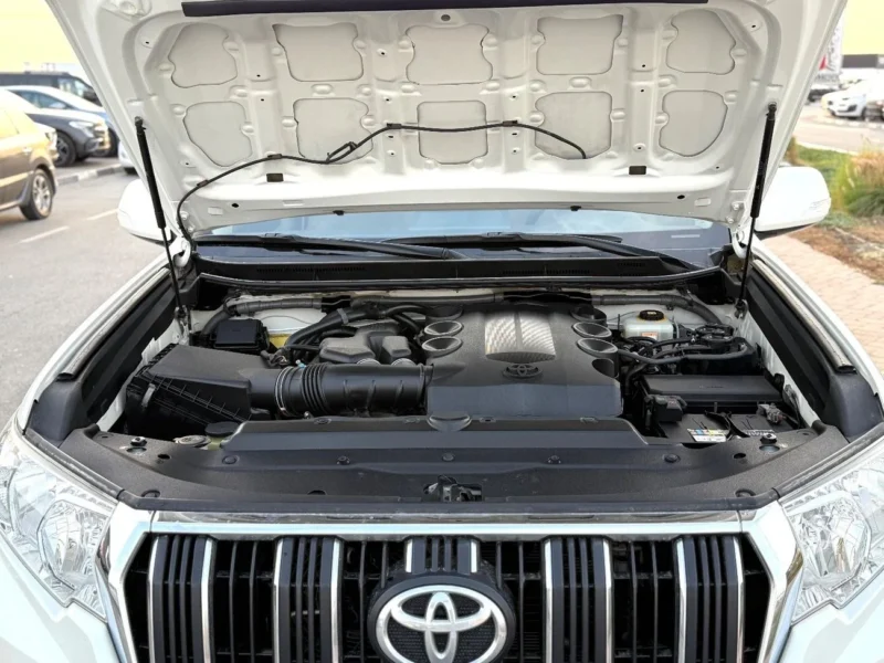 2018 TOYOTA LAND CRUISER PRADO 4.0 L V6 Engine White Beige SUV GCC