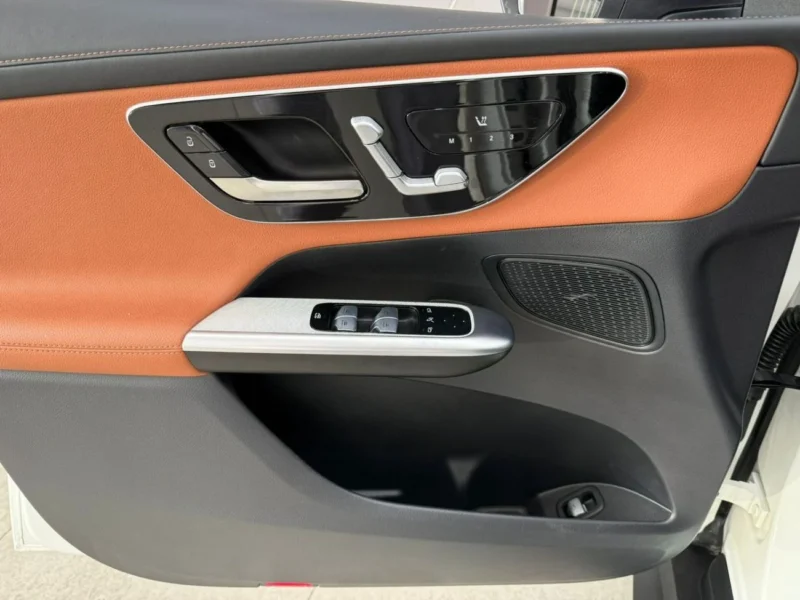 2023 Mercedes-Benz GLC 200 4Matic 2.0-liter turbocharged V4 White Brown SUV