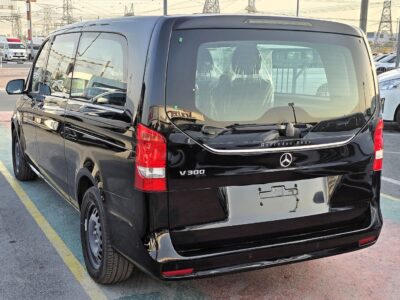 2025 Mercedes Benz V-Class V300 Style 2.0 L 4 Cylinders Engine Black Van GCC