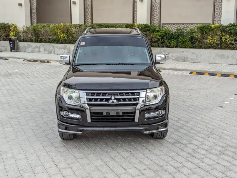 2015 Mitsubishi Pajero GLS MID 6 Cylinders Engine Black Red SUV GCC Specs