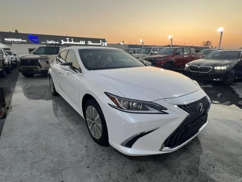 2024 Lexus ES300h 2.5 Litres 4 Cylinder Hybrid Engine White Tan Sedan FWD