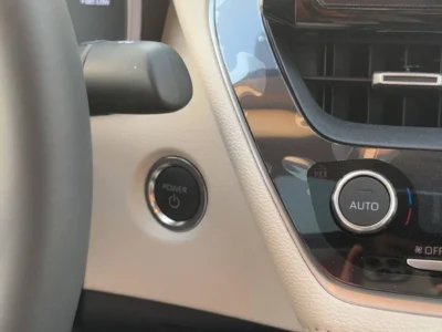 2025 TOYOTA COROLLA GLI HEV 1.8L 4 Cylinders Engine Silver Beige Sedan GCC