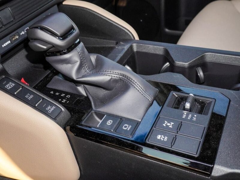 2024 Toyota Prado 2.4L GXR TWIN TURBO 4 Cylinder Engine Black Beige SUV GCC