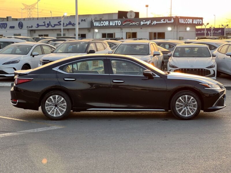 2025 Lexus ES300h 2.5L Hybrid 4 Cylinders Engine Black Brown Sedan GCC