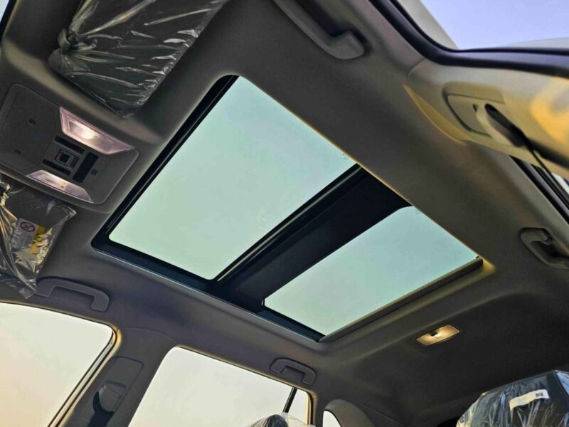 2025 Toyota RAV 4 HYBRID ELITE PLUS E-CVT 2.5L V4 4WD White Black SUV