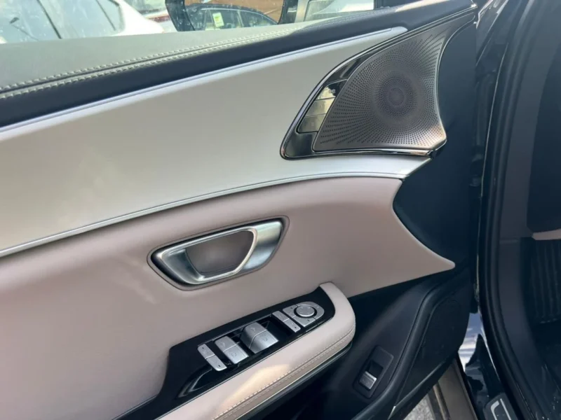 2025 BYD Han DM-i plug-in Hybrid 1.5 Litres 4 Cylinders Engine Black White Sedan FWD