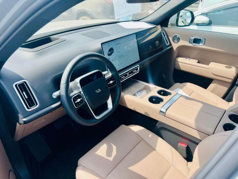 2025 LI AUTO L9 ULTRA 1.5 Litres 4 Cylinder Hybrid Engine Silver Beige SUV