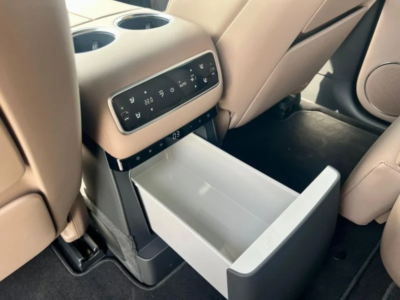 2025 LI AUTO L9 ULTRA 1.5 Litres 4 Cylinder Hybrid Engine Silver Beige SUV