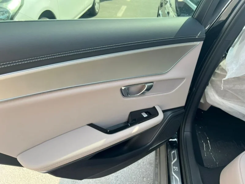 2025 BYD Han DM-i plug-in Hybrid 1.5 Litres 4 Cylinders Engine Black White Sedan FWD