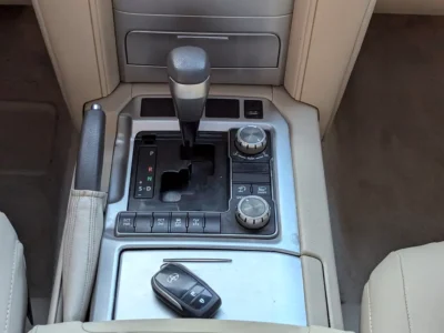 2020 Toyota Land Cruiser GXR TOP 8 Cylinders Engine Black Beige SUV GCC