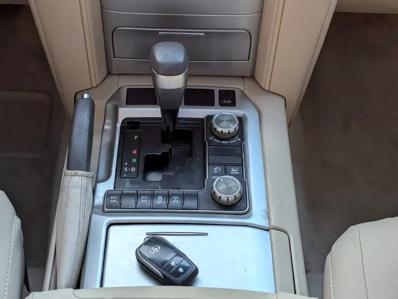 2020 Toyota Land Cruiser GXR TOP 8 Cylinders Engine Black Beige SUV GCC