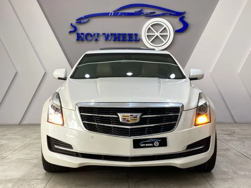 2018 Cadillac ATS 2.0-liter turbocharged 4-cylinder White Beige Sedan AWD