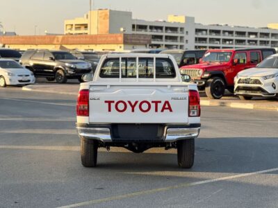 2026 TOYOTA HILUX DLX 2.4L 4 Cylinders Diesel GCC White Black Pick UP