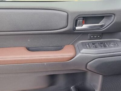 2025 TOYOTA PRADO 2.8L DIESEL LUXURY EDITION 4 Cylinder Engine Black Brown SUV