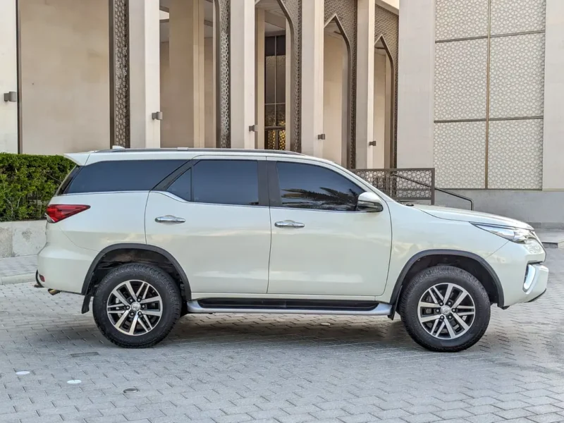 2020 TOYOTA FORTUNER VXR V6 4.0L GCC Specs White Brown SUV