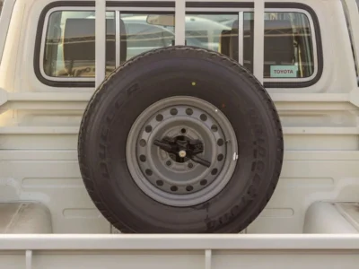 2025 TOYOTA LAND CRUISER PICK UP DOUBLE CABIN 2.8L DIESEL White Beige