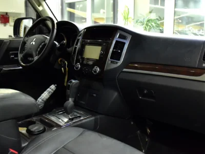 2018 Mitsubishi Pajero GLS 6 Cylinder Petrol Engine White Black Crossover GCC