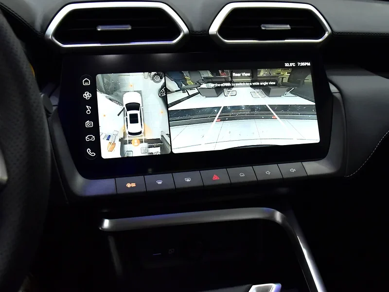 2026 MG ZS Luxury 4 Cylinder Petrol Engine Black Crossover GCC Specs