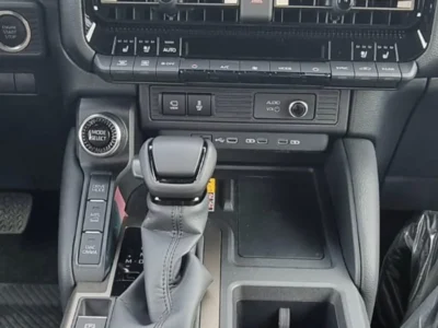 2025 TOYOTA PRADO 2.8L DIESEL LUXURY EDITION 4 Cylinder Engine Black Brown SUV