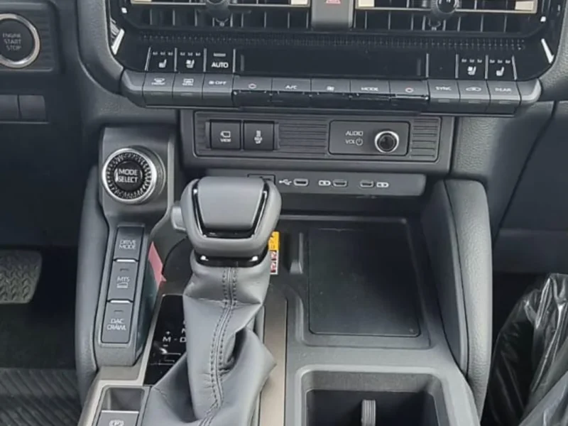 2025 TOYOTA PRADO 2.8L DIESEL LUXURY EDITION 4 Cylinder Engine Black Brown SUV