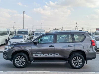 2021 Toyota Prado TXL GCC V6 4.0L Grey Beige SUV IN EXCELLENT CONDITION