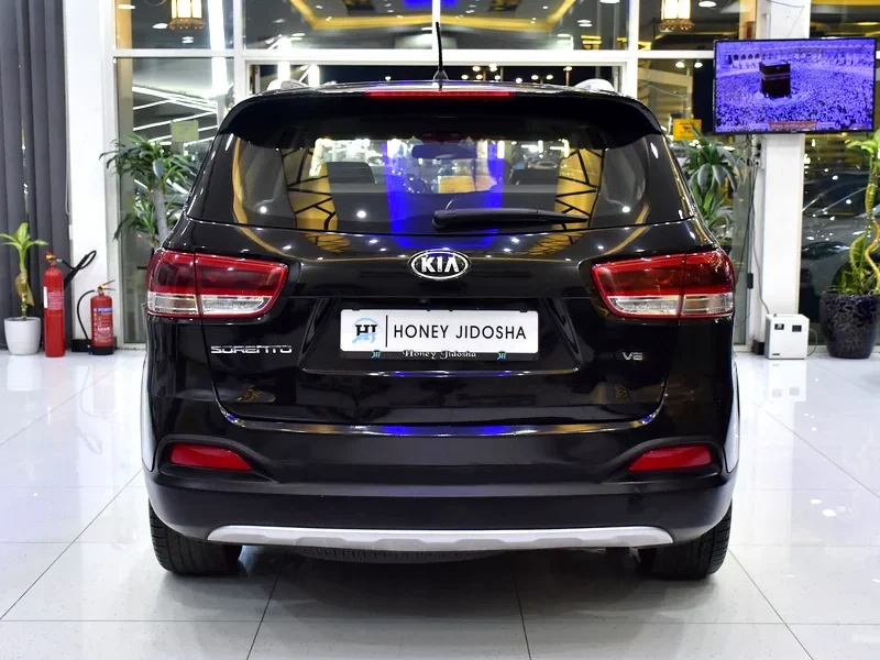 2016 Kia Sorento DLX 6 Cylinders Petrol Engine Black Beige SUV AWD GCC Specs